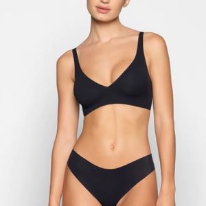 Skims Black Plunge Bralette